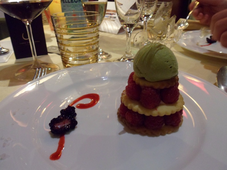 Torre di Lamponi con gelato al pistacchio di Bronte
