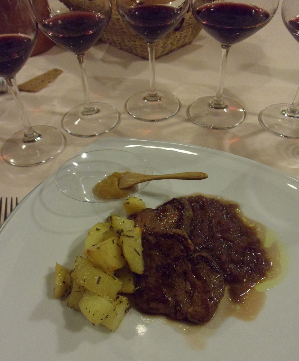 Filetto di cinghiale con cipolle 