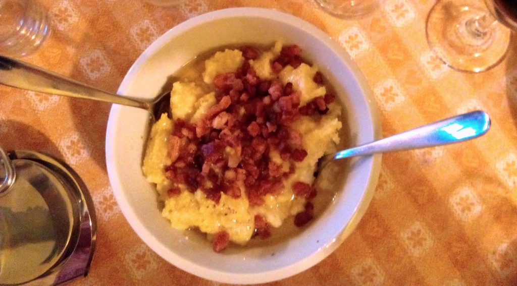 Polenta con formaggio e pancetta